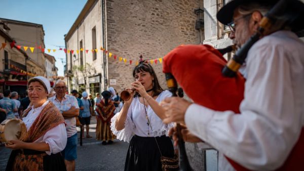 Fêtes de Vias traditions occitanes : entre folklore et événements culturels